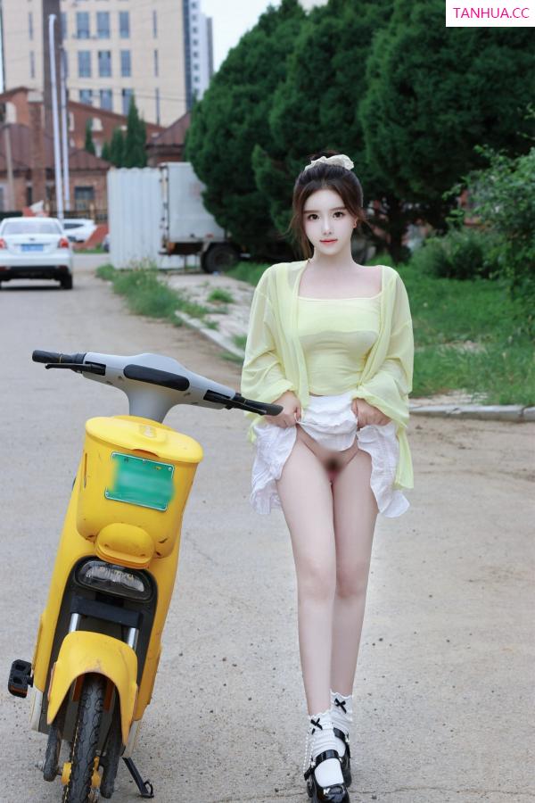   [XiuRen]高清写真图 2024.08.16 No.9024 小薯条nienie 美乳性感第85张图片